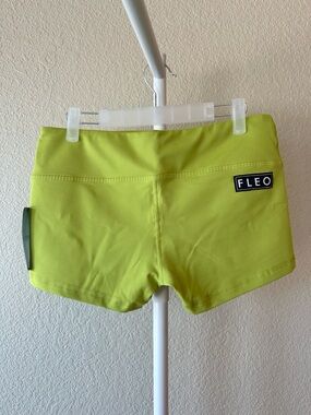 FLEO citron yellow / green shorts size large NWT